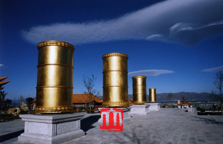 大理崇圣寺三塔--转经筒.JPG